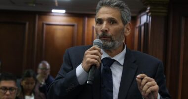 NOTA + FOTO: Grupo Parlamentario Libertad respalda reforma eléctrica y exige descentralizar el sector para superar el colapso